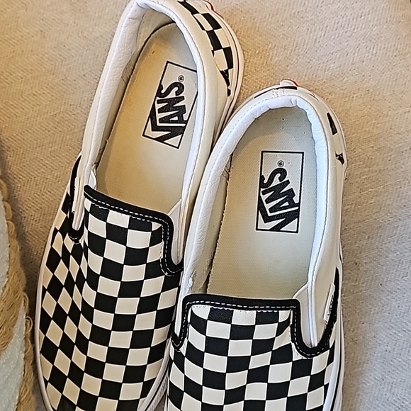 Vans slip on shoes NWOT - Picture 2 of 6